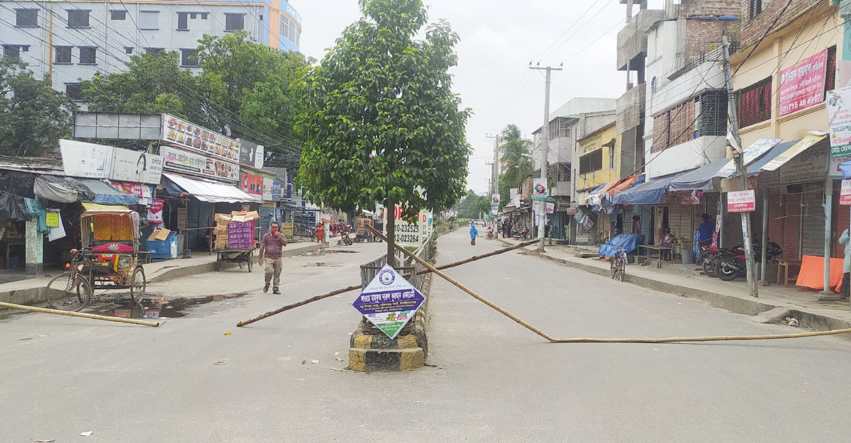 ৭ দিনের কঠোর লকডাউনে সারাদেশের সঙ্গে বিচ্ছিন্ন চাঁপাইনবাবগঞ্জ