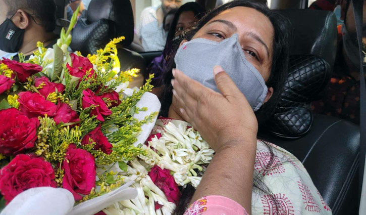 হাসপাতালে কারামুক্ত সাংবাদিক রোজিনা ইসলাম