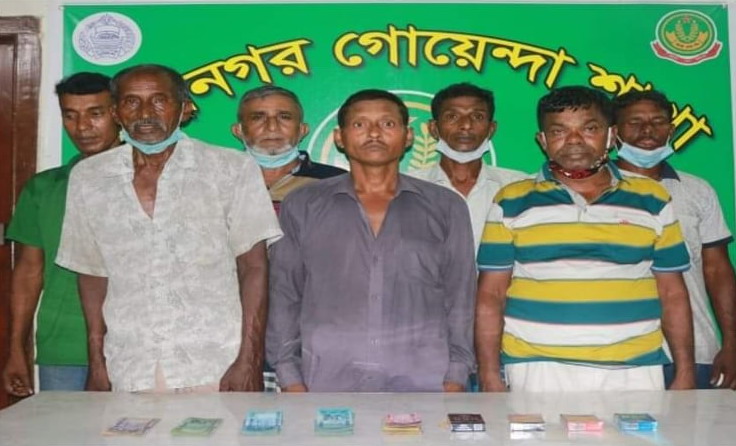 রাজশাহী গোয়েন্দা পুলিশের অভিযানে ৭ জুয়ারি আটক, তাস ও টাকা উদ্ধার