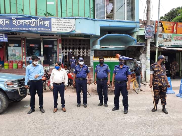 চাঁপাইনবাবগঞ্জ জেলা প্রশাসনের জনসচেতনতামূলক অভিযান