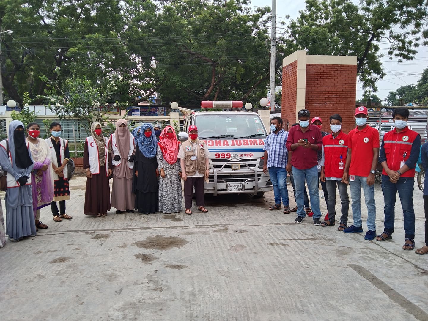 চাঁপাইনবাবগঞ্জে রেড ক্রিসেন্টের উদ্যোগে বিনামূল্যে এ্যাম্বুলেন্স সেবার উদ্বোধন