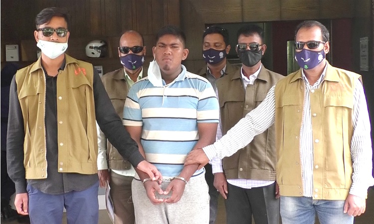 নওগাঁতে প্রধানমন্ত্রীর ভুয়া স্বাক্ষর দিয়ে হাতিয়ে নিতো বড় অংকের টাকা