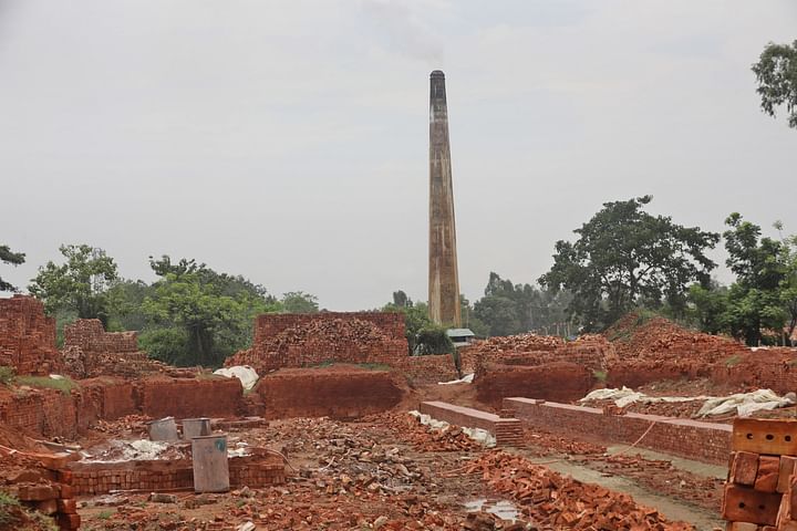 অবৈধ ইটভাটা উচ্ছেদ কার্যক্রম চলছে অবৈধ ইটভাটা রক্ষায় জনপ্রতিনিধিরা, উচ্ছেদ গতি পাচ্ছে না