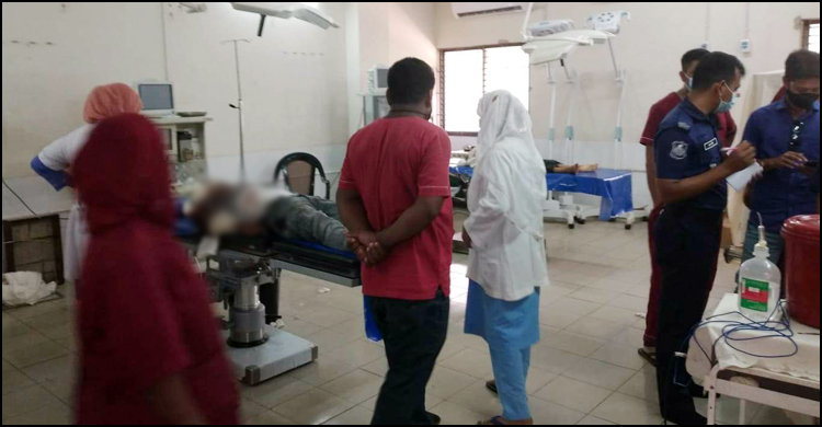 কুষ্টিয়ায় প্রকাশ্য দিবালোকে স্বামী-স্ত্রীসহ ছেলেকে গুলি করে হত্যা