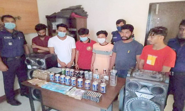 কাদিরারটেক এলাকার রিসোর্টে অসামাজিক কাজে জড়িত থাকার অভিযোগে মাদকদ্রব্যসহ ২৪ নারী-পুরুষ আটক