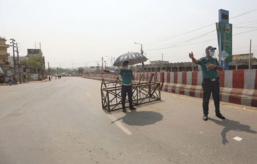 করোনাভাইরাসের প্রাদুর্ভাব বেড়ে যাওয়ায় কঠোর বিধিনিষেধ চলছে ঢাকার আশপাশের ৭ জেলায়