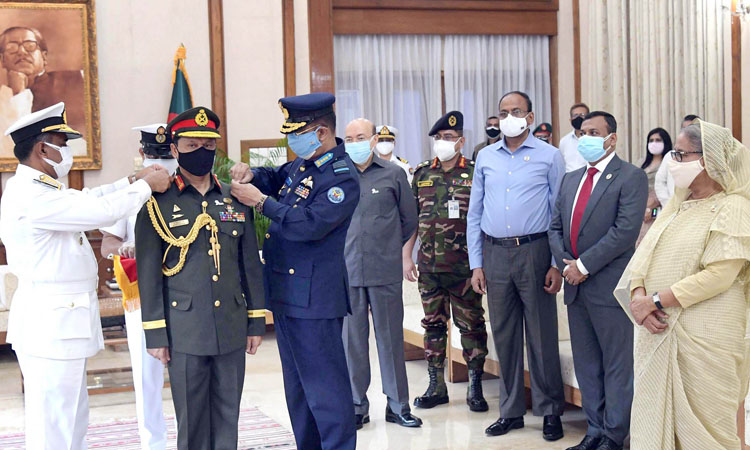 নবনিযুক্ত সেনাপ্রধান হিসেবে দায়িত্ব নিলেন শফিউদ্দিন আহমেদ