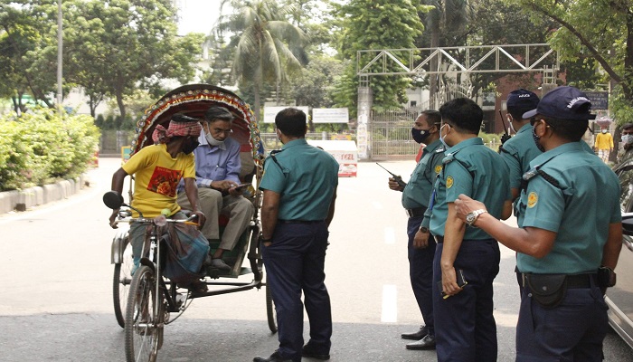 করোনা সংক্রমণ রোধে জরুরি কারণ ছাড়া বের হলেই কঠোর শাস্তি