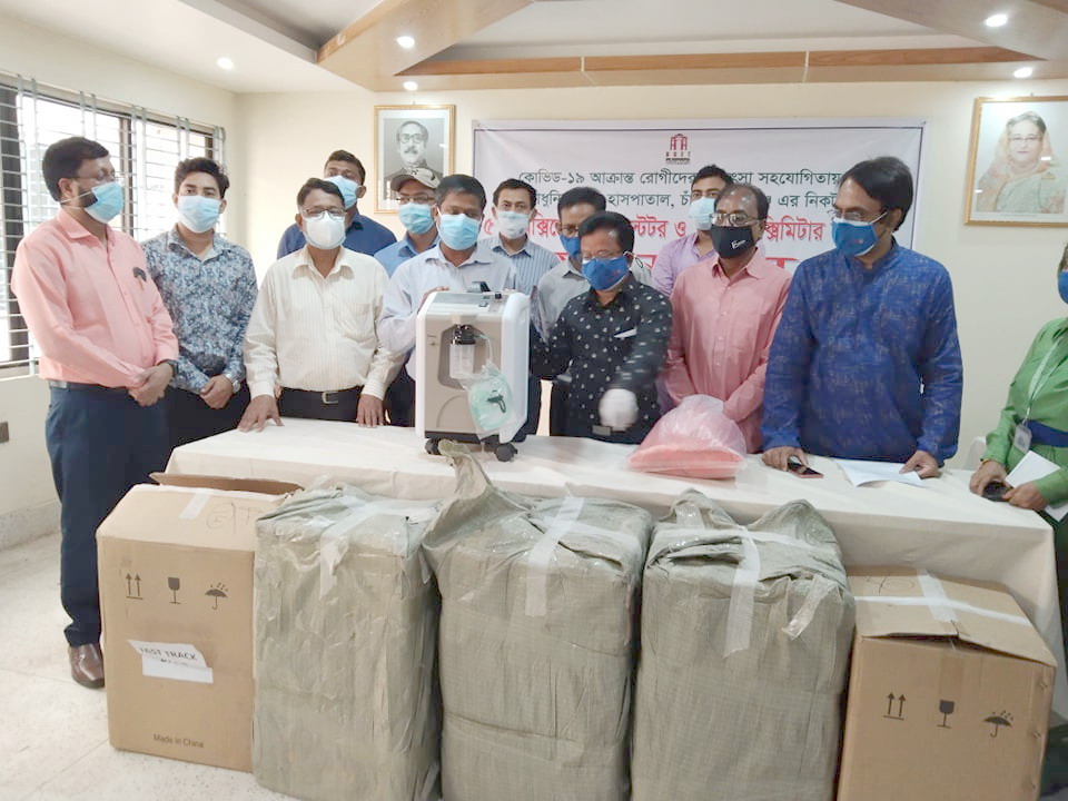 চাঁপাইনবাবগঞ্জ জেলা হাসপাতালে প্রধানমন্ত্রীর উপহার প্রদান করলেন এমপি শিমুল