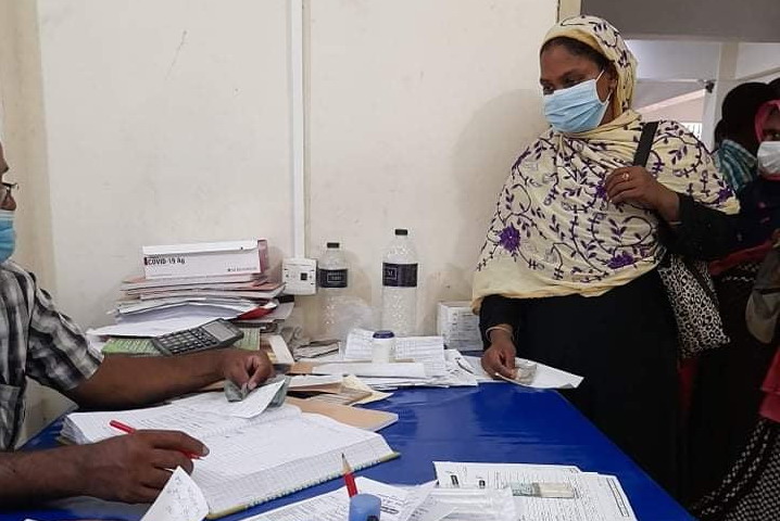 গোমস্তাপুর উপজেলা স্বাস্থ্য কমপ্লেক্সে অ্যান্টিজেন টেস্টে অর্থ আদায়ের অভিযোগ