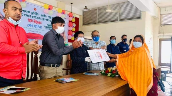 চাঁপাইনবাবগঞ্জের শিবগঞ্জে ৩০০ গৃহহীন পরিবার পেলেন প্রধানমন্ত্রীর উপহারের স্বপ্নের বাড়ি