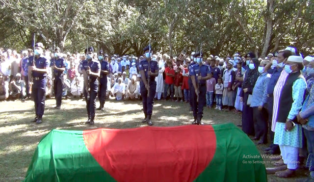 চাঁপাইনবাবগঞ্জের শিবগঞ্জে বীরমুক্তিযোদ্ধা ফিরোজের রাষ্ট্রীয় মর্যাদায় দাফন