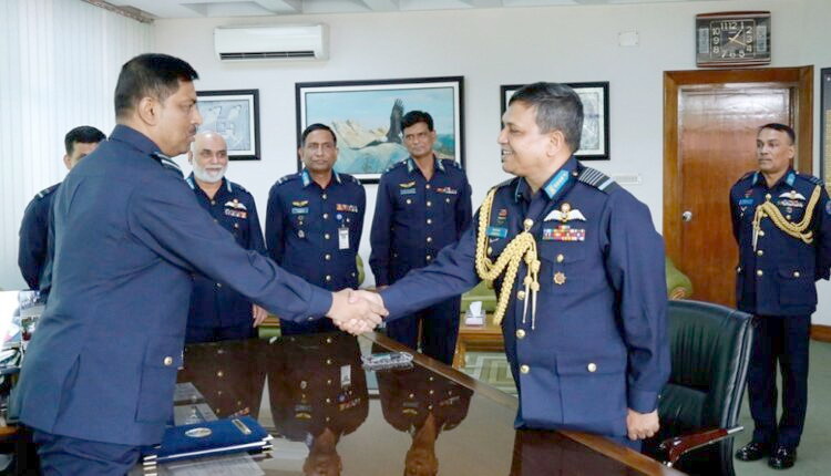 বাংলাদেশ বিমানবাহিনীর প্রধান হিসেবে দায়িত্ব নিলেন শেখ আব্দুল হান্নান