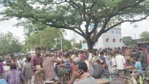 চাঁপাইনবাবগঞ্জে কঠোর স্বাস্থ্যবিধি  নিষেধ না মানার প্রবনতা বেড়েছে