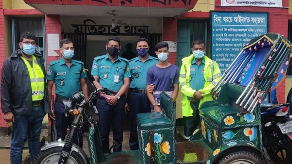 রাজশাহী মহানগরীতে চুরি হয়ে যাওয়া অটোরিক্সা উদ্ধারসহ গ্রেফতার-১