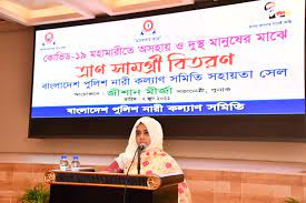 পুনাক : করোনায় অসহায় মানুষের পাশে নারী পুলিশেরা