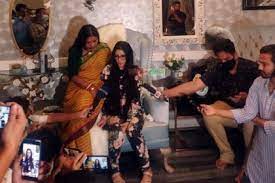 পরীমণি : আমাকে ধর্ষণ ও হত্যার চেষ্টা করা হয়েছে সোশ্যাল মিডিয়ায় তোলপাড়