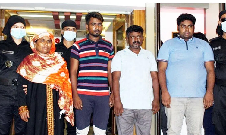 হোটেল পার্টি থেকেই তরুণী সংগ্রহ করত ‘টিকটক’ গ্রুপ,পুল পার্টিতে উঠতি বয়সের তরুণীরা অংশ নেয়