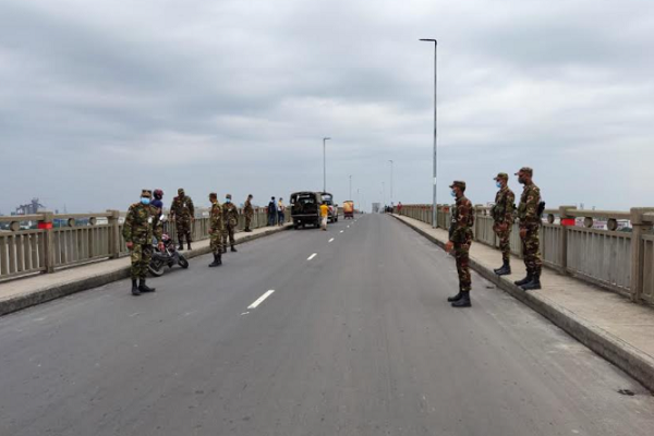 লকডাউনের প্রথমদিনে যাত্রী শূন্য শিমুলিয়া ঘাট
