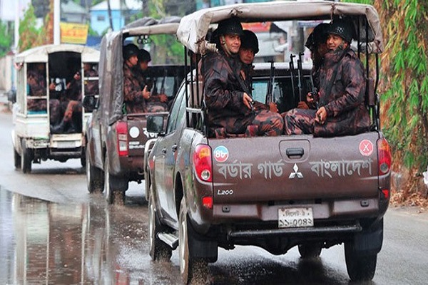 প্রাণঘাতী করোনাভাইরাসের সংক্রমণ প্রতিরোধে লকডাউন বাস্তবায়নে দেশজুড়ে ২০০ প্লাটুন বিজিবি মোতায়েন