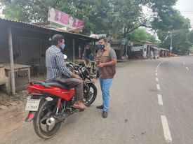 লকডাউন কার্যকর করতে ব্যাপক তৎপরতা চালিয়ে যাচ্ছে ডিবি পুলিশ।