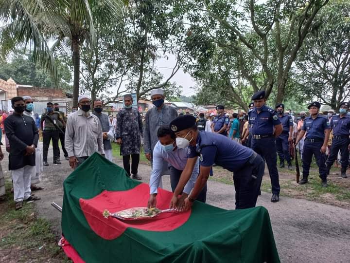 রাষ্ট্রীয় মর্যাদায় শায়িত হলেন চাঁপাইনবাবগঞ্জের গোমস্তাপুর উপজেলার বীর মুক্তিযুদ্ধা মেহেদী হাসান