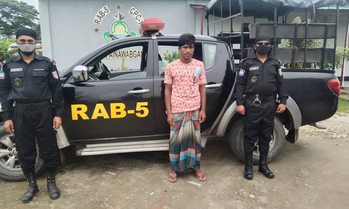 শিবগঞ্জে র‌্যাবের হাতে ৩০ হাজার পিস ভারতীয় সিগারেটসহ আটক-১