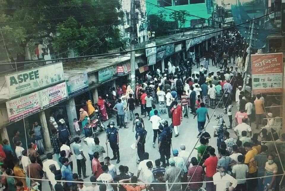 চাঁপাইনবাবগঞ্জে স্মরণকালের ভয়াবহ অগ্নিকান্ড।। ১০ কোটি টাকার ক্ষতির আশংকা