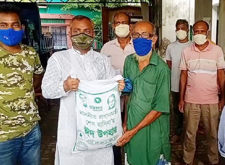 রহনপুর পৌরসভায় ভিজিএফ চাল বিতরণ