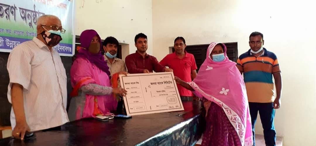 নাচোলে ১১’উদ্যোক্তার মাঝে বিআরডিবির পল্লী উদ্যোক্তা ঋণবিতরণ