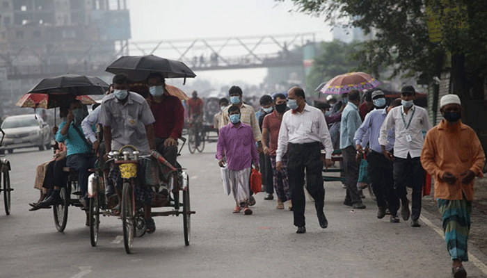 কঠোর লকডাউনের ৭ম দিনে গোমস্তাপুরে বেড়েছে মানুষের আনাগোনা