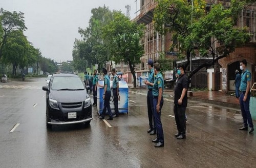 চলমান লকডাউনের দ্বিতীয় দিনে রাজধানীতে গ্রেফতার ৩২০