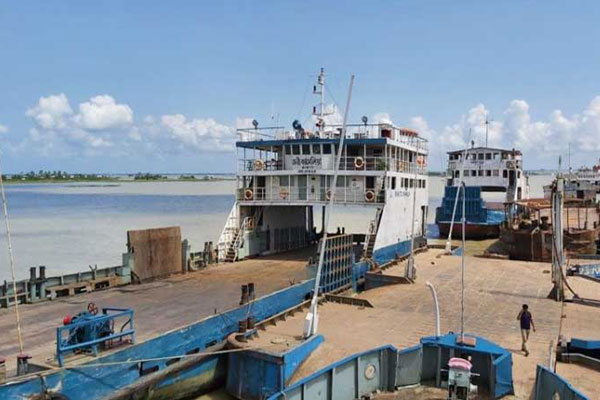 শুক্রবার থেকে (২৩ জুলাই) সকাল থেকে ৫ আগস্ট রাত ১২টা পর্যন্ত ফেরিতে যাত্রীবাহী যানবাহন ও যাত্রী পরিবহন বন্ধ