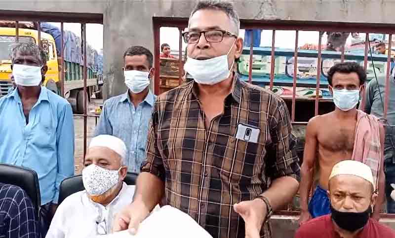 নারায়ণগঞ্জ ফতুল্লার পাগলা তালতলা গরুর হাটে গরু বাঁধাকে কেন্দ্র করে হামলা, আতংকে বেপারীরা