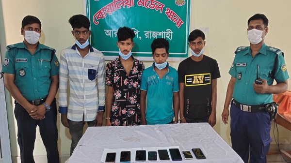 রাজশাহী মহানগরীতে সংঘবদ্ধ ছিনতাইকারী চক্রের ৪ সদস্য আটক