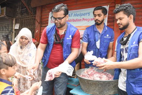 ঈদুল আজহা উপলক্ষে ওব্যাট হেল্পার্স বাংলাদেশের উদ্যেগে ২ হাজার ৩০০ অসহায় ও দুস্থ পরিবারের মাঝে বিতরণ করা হলো কোরবানির মাংস