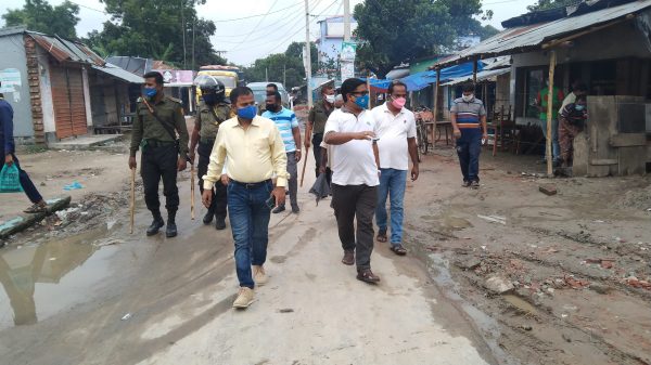 ভোলাহাটে লকডাউনে প্রশাসন ও আইনশৃংখলা বাহিনীর ব্যাপক তৎপরতা