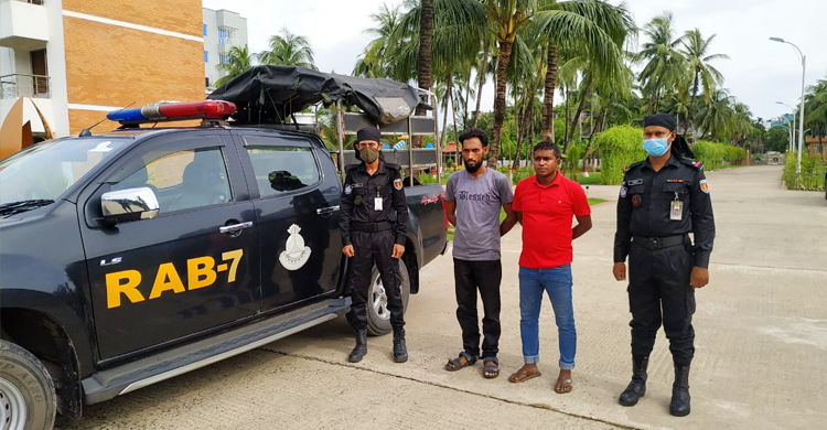 চট্টগ্রামে দুই হাজার লিটার চোরাই তেলসহ আটক দুই