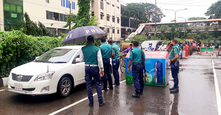 করোনা নিয়ন্ত্রণ না আসায় লকডাউন বাড়ানো নিয়ে চূড়ান্ত যে সিদ্ধান্ত আসতে পারে মঙ্গলবার