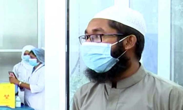 একসঙ্গে করোনাভাইরাসের ‘৩ ডোজ টিকা নেওয়া’ নারায়ণগঞ্জের সৌদি প্রবাসী সেই ওমর ফারুকের খোঁজ মিলল