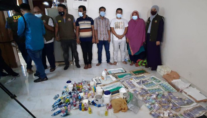 রাজধানীতে একটি বাসায় স্বামী-স্ত্রী বাসায় কোটি টাকার জাল নোট তৈরি করতেন