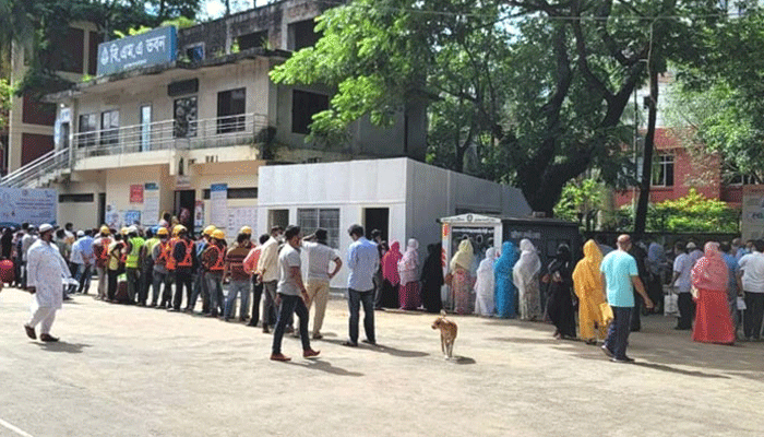 ব্রাহ্মণবাড়িয়ায় করোনার নমুনা পরীক্ষা দিতে গিয়ে লাইনে দাঁড়িয়েই মৃত্যু