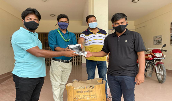 শিবগঞ্জে মধুমতি গ্রুপের মাস্ক বিতরণ