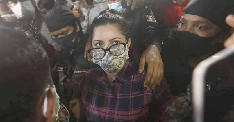 রাজধানীর বনানীর বাসা থেকে র‌্যাব সদরদপ্তরে নেওয়া হলো পরীমনিকে