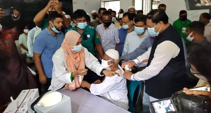 প্রধানমন্ত্রী দেশের সকল মানুষের জন্য টিকার ব্যবস্থা করেছেন: মেয়র জাহাঙ্গীর