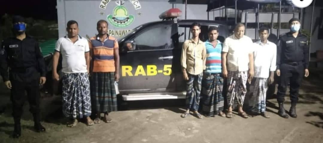 চাঁপাইনবাবগঞ্জে পৃথক অভিযানে ১১ জুয়াড়ী সহ ১ মাদক ব্যবসায়ীকে আটক করেছে র্র্যাব