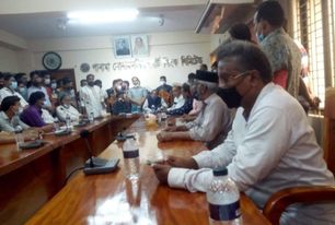 সোনামসজিদ স্থলবন্দর সিএন্ডএফ’র নতুন কমিটির শপথ গ্রহণ।। হারুন সভাপতি-টানু সা’সম্পাদক 