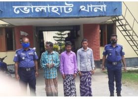 চাঁপাইনবাবগঞ্জের ভোলাহাটে ডাকাতির প্রস্তুতিকালে ৩ ডাকাতকে গ্রেফতার করেছে থানা পুলিশ