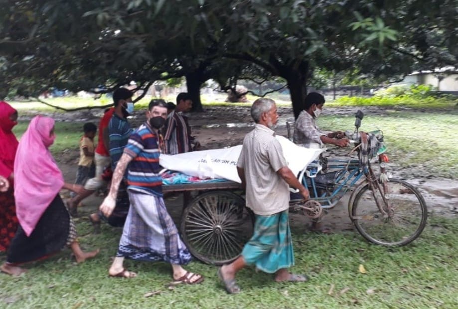 চাঁপাইনবাবগঞ্জের শিবগঞ্জে পুকুর থেকে গৃহবধূর লাশ উদ্ধার করেছে পুলিশ