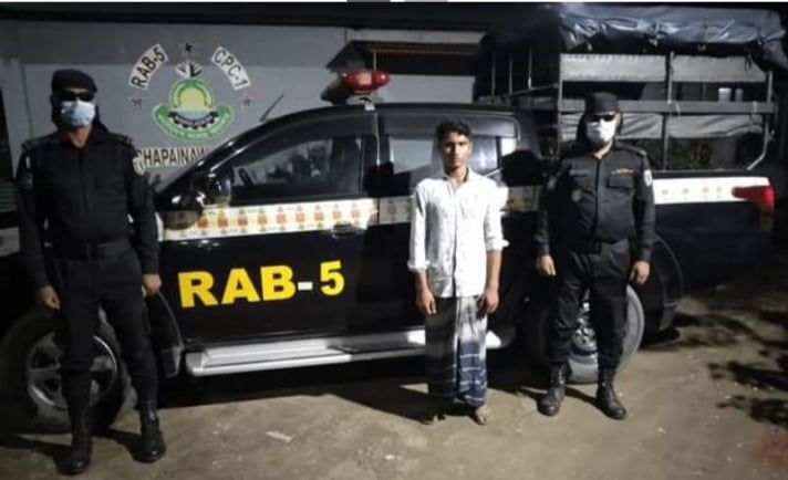 চাঁপাইনবাবগঞ্জে বিপুল পরিমাণ ইয়াবা সহ এক শীর্ষ মাদক ব্যবসায়ী আটক